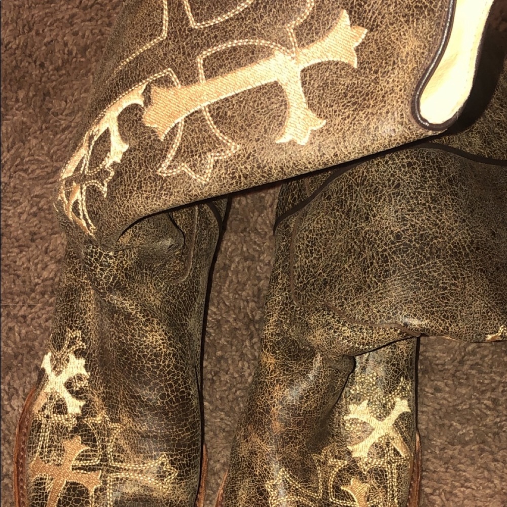 Cross boots - Picture 2 of 4